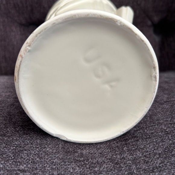 Large Matte White Art Deco Vase - Picture 4 of 5